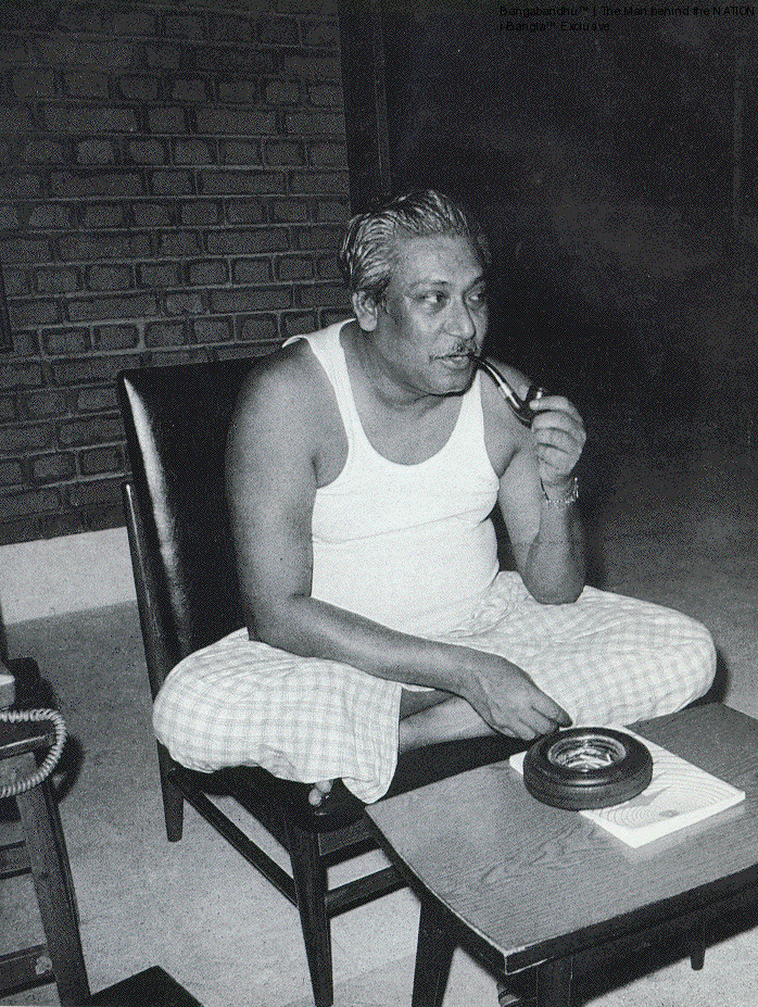 bangabandhu-sheikh-mujibur-rahman-smoking-his-famous-pipe